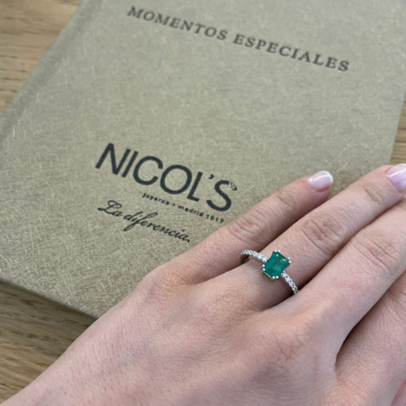 Emerald Ring 0.95ct White Gold DAFNE COLOR - Anniversary Rings