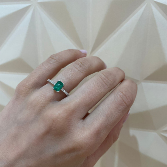 Emerald Ring 0.95ct White Gold DAFNE COLOR - Anniversary Rings