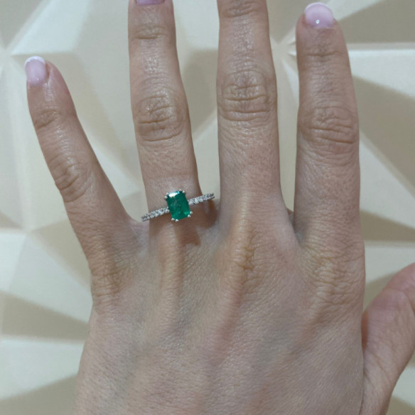 Emerald Ring 0.95ct White Gold DAFNE COLOR - Anniversary Rings