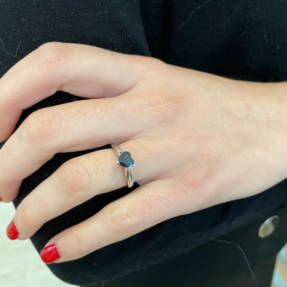 Anillo Zafiro Corazón Sangre Azul 1.04Ct - Bagues en saphir