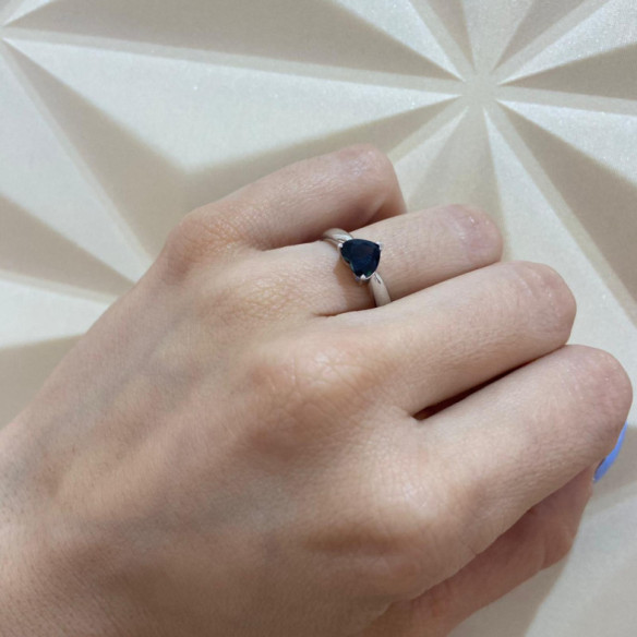 Anillo Zafiro Corazón Sangre Azul 1.04Ct - Bagues en saphir
