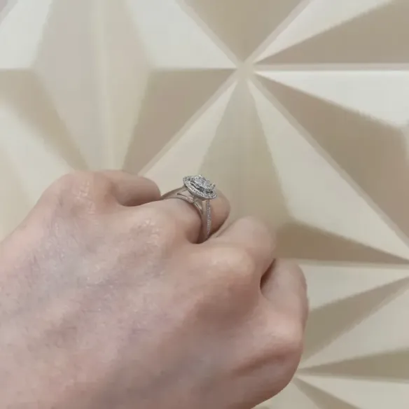 Diamond Ring GARDENIA 0.77 - Engagement rings Rosette