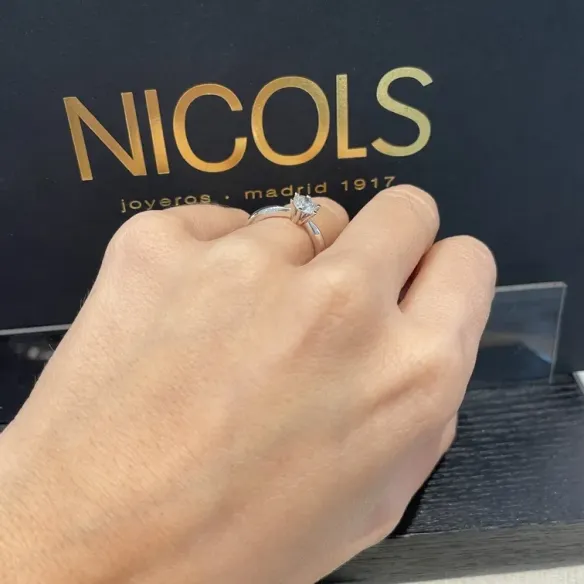 Alexia Solitaire Ring 0.75 ct White Gold - Brilliant Cut