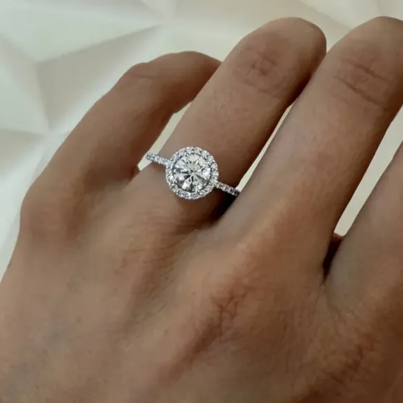 Anillo Solitario Diamante Clavel - Talla Brillante
