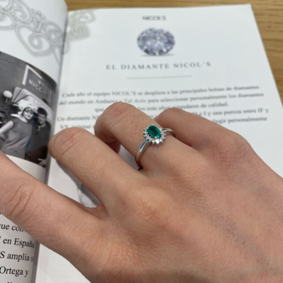Anillo Esmeralda y Diamantes Dalia 0.50 - LES ANNEAUX
