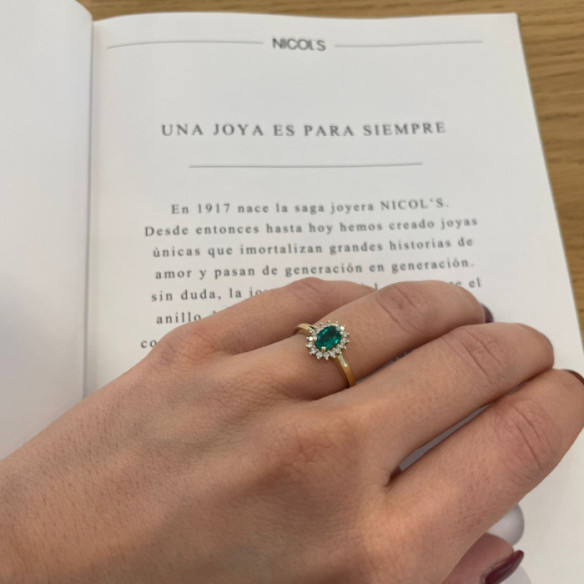 Anillo Esmeralda y Diamantes Oro Amarillo Dalia 0.50 - Anillos Compromiso Aniversario