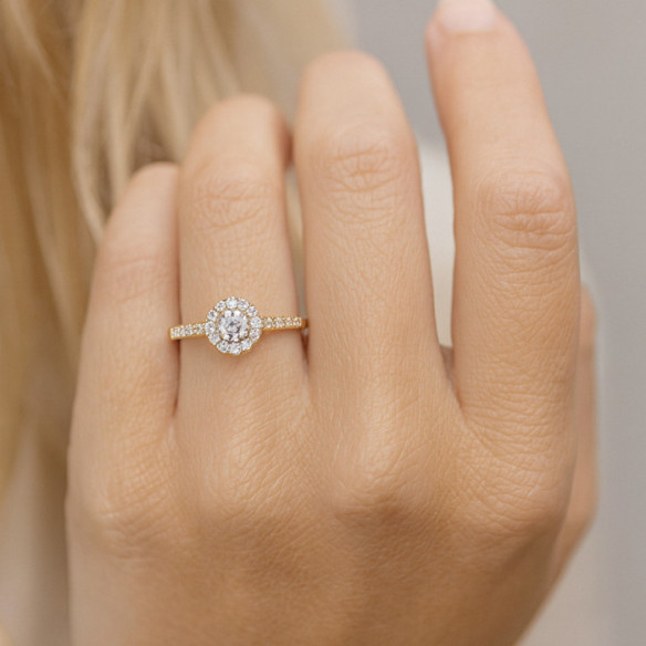 Anillo Solitario Diamante Oro Amarillo Clavel 0,15ct. - Talla Brillante