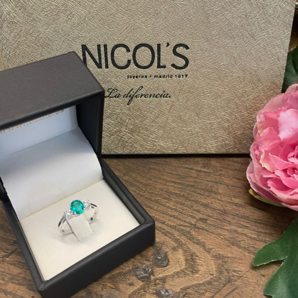 Anillo esmeralda y brillantes tresillo Sunset Oval - Smaragdringe
