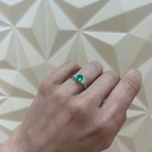 Anillo esmeralda y brillantes tresillo Sunset Oval - Smaragdringe