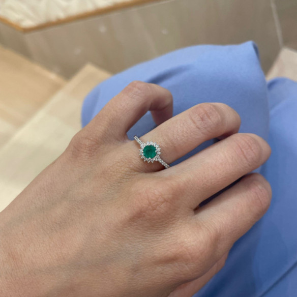 Anillo Esmeralda Margarita 0.60 - Anillos de Esmeralda