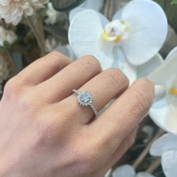 Anillo Solitario Margarita 0.50 brazo diamantes - Génial