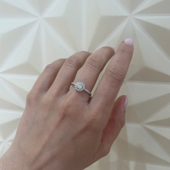 Anillo Solitario Margarita 0.50 brazo diamantes - Talla Brillante