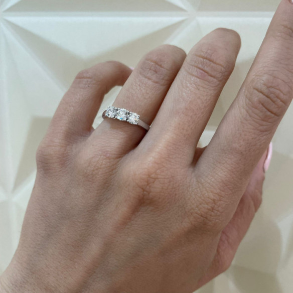 Anillo Trilogy 0.80 Diamante Oro Blanco - Talla Brillante
