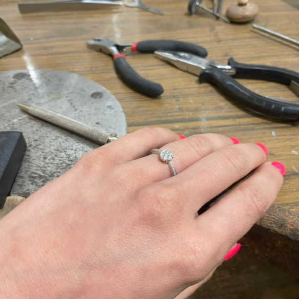 Anillo Compromiso Camelia 0.52 - Solitarios de Oro Blanco