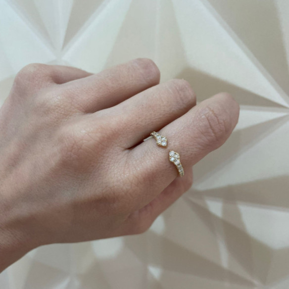 Yellow Gold Ring with Aura Diamonds - Brilliant Cut