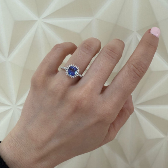 Square Tanzanite and Diamond Ring in White Gold Dahlia Pavé - Rings other precious stones