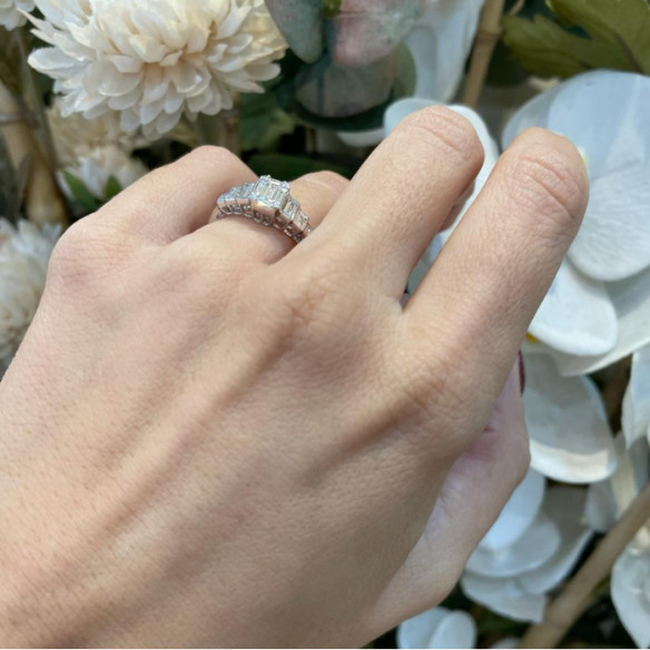 Anillo Diamantes Minerva 0.65Ct Oro Blanco - Talla Baguette