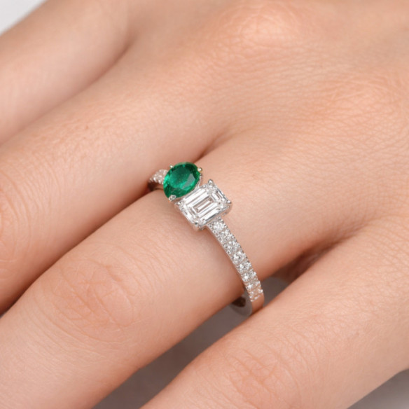 Anillo Esmeralda y Diamantes Oro Blanco Tu y Yo - Anelli di fidanzamento verde
